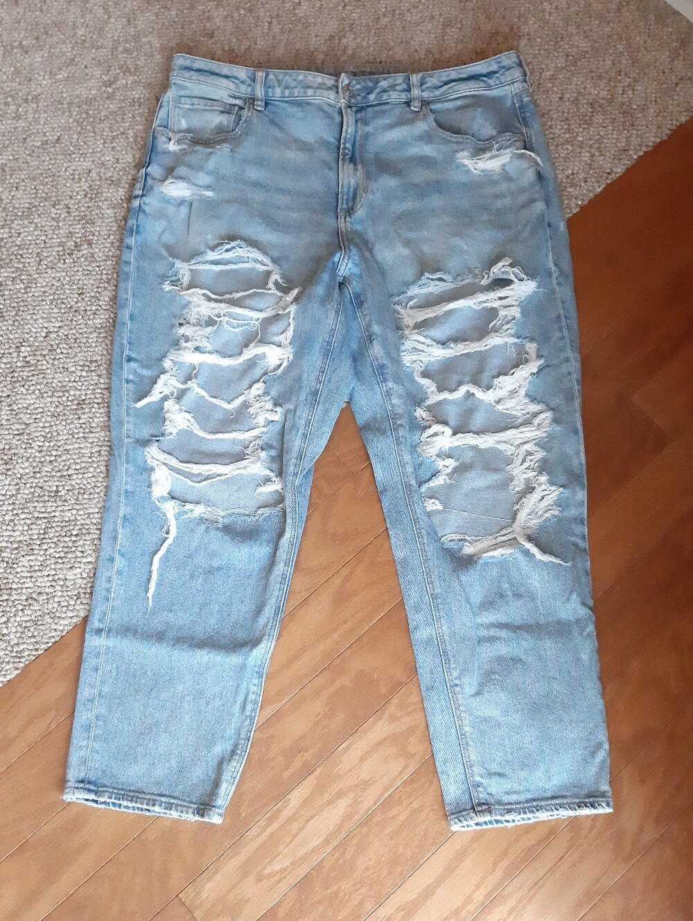 American Eagle Distressed Mom Jeans size 18